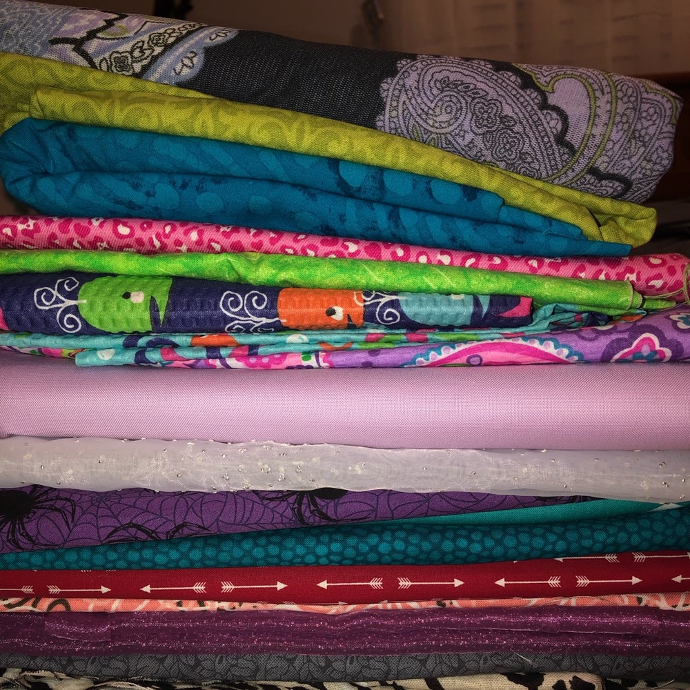 A lot of 18 fabrics